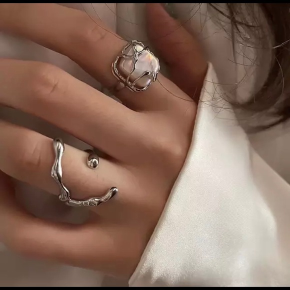 Jewelry - *NEW Set of Rings Silver Pearl